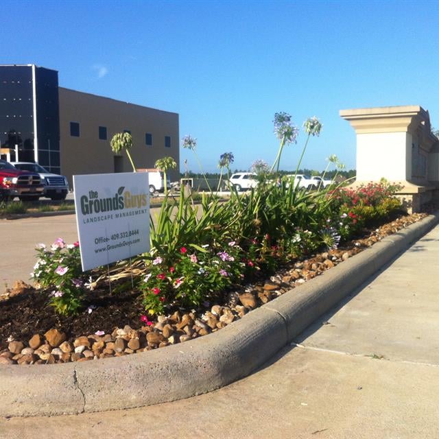 Grounds Guys decor with Stone and pebble