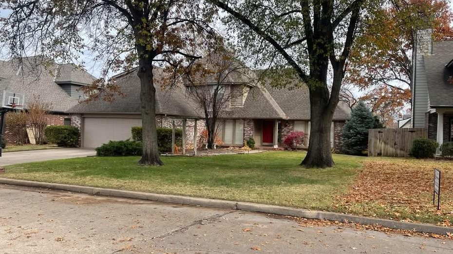 Leaf Maintenance in Southwest Tulsa