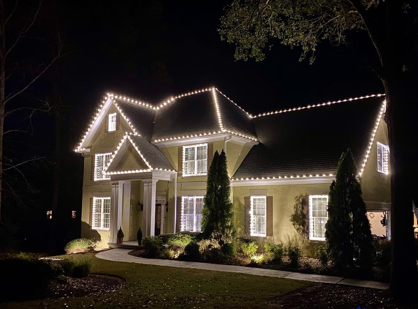 The Grounds Guys of Peachtree City Holiday Lighting