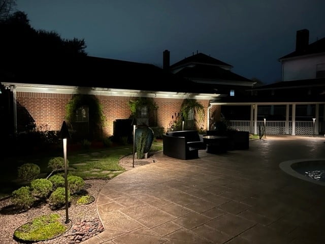backyard landscape lighting