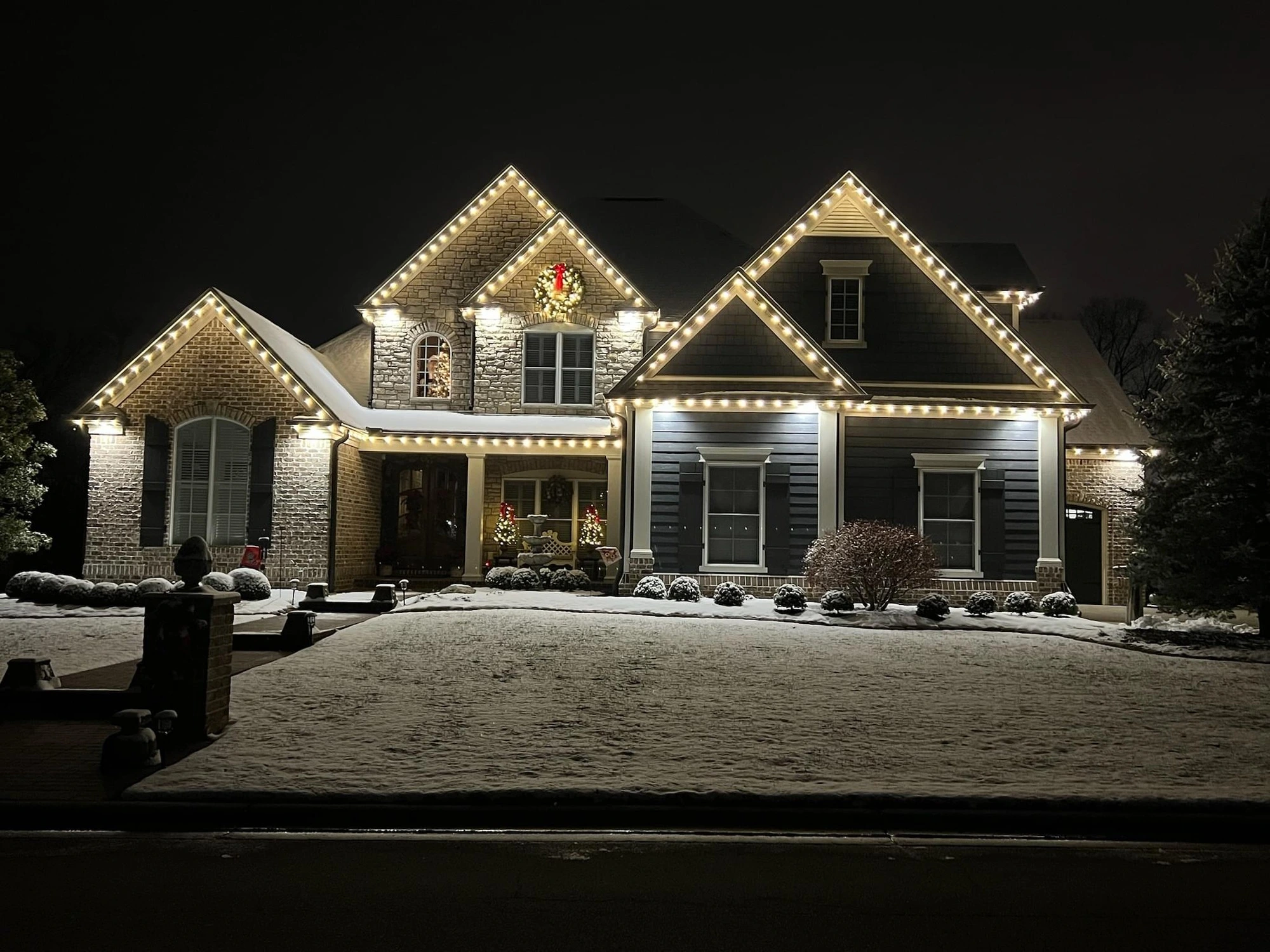 residential christmas house lighting