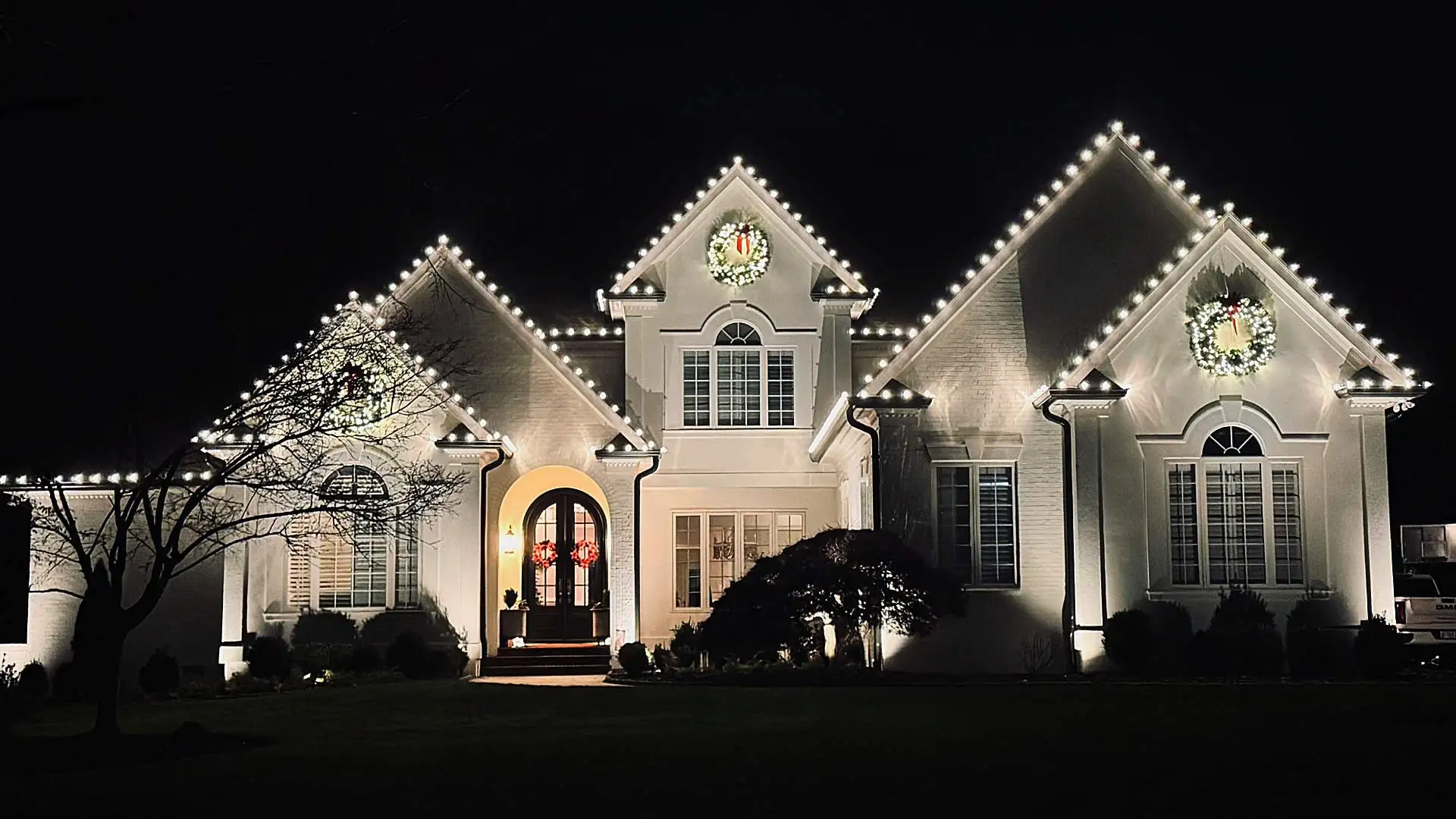 residential outdoor christmas lighting
